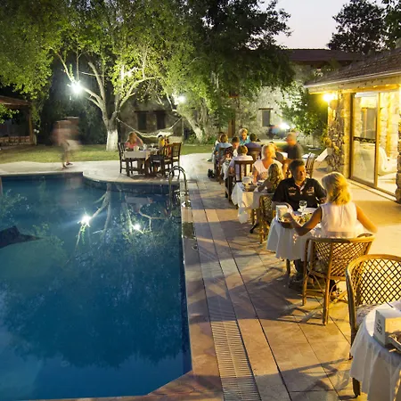 מלון דירות Doga 3*